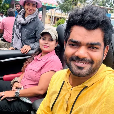 A selfie from the sets of 'Kadhalikka Neramillai' with choreographer Leelavathi master. As an assistant, I got to be a part of the beautiful song 'Lavender Nerame'.