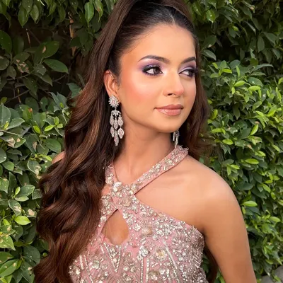 Just the right amount of glam for a once-in-a-lifetime moment. This engagement look features a stunning purple smokey eye and a high ponytail, creating a chic and modern vibe.