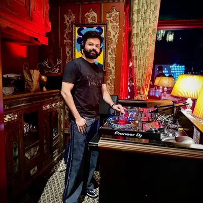 Behind the decks for an exclusive private gig at the stylish KOI Bar in The St. Regis Mumbai. I love the intimacy of private events, where I can tailor the music to a specific crowd and create a truly unique Saturday night vibe.