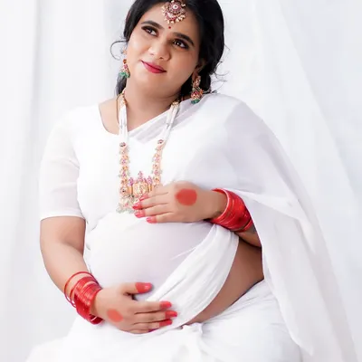 A serene and angelic look for a maternity photoshoot. I used soft, natural makeup to enhance her glow, paired with a white saree and traditional jewelry for a touch of elegance.