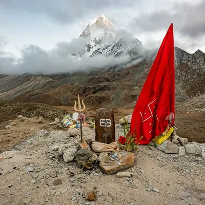 At the base of Mt. Shivling in Tapovan, this trishul and flag mark a sacred space. The mountain stands as a silent guardian, its peak veiled in clouds. Being here, you can feel the energy of reverence and resilience that has drawn sages and pilgrims for centuries.