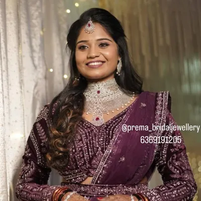 Bride Jaishree looks absolutely stunning for her reception in this sparkling AD choker with ruby accents.