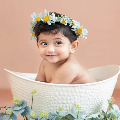 How cute can you look while taking a bath? This cute! This little one is all smiles in her floral tub bath session.