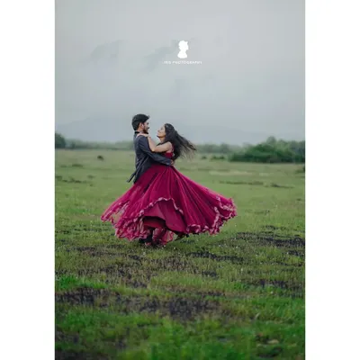 A perfect twirl in a wide-open field. I aim to create these cinematic, romantic scenes for pre-wedding shoots that feel like they're straight out of a film.
