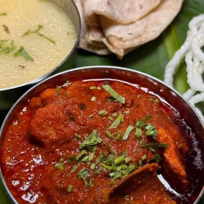 A close-up of my Mutton Kolhapuri with Pandra Rassa, served with soft chapati and crispy rice papads. This was from the Kolhapuri Konkan Food Express pop-up, a truly memorable event.