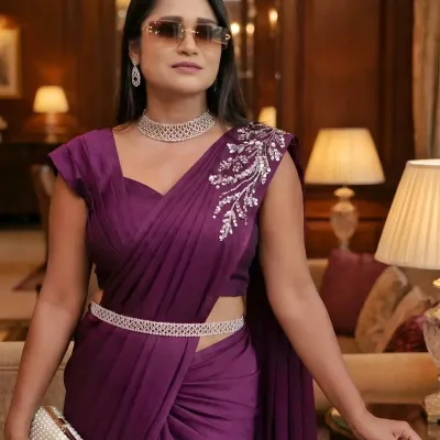 A moment of elegance at the Jai Mahal Palace. I believe an anchor's style should be as memorable as the event itself. This look, featuring a modern saree, is perfect for upscale corporate gatherings.