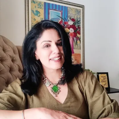 I love experimenting with contrasts. Here, I paired an olive green dress with a vintage silver choker featuring a bold green stone. It creates a focal point and elevates the entire look.
