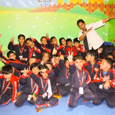 A school group poses for a fun photo with their teacher. I love hosting school visits and providing a space where students can bond and have a blast outside the classroom.