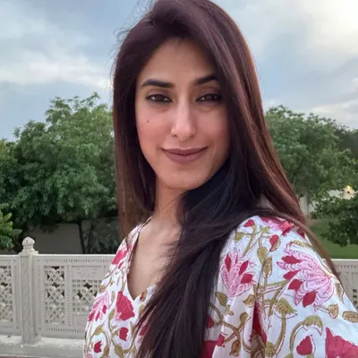 Ever wondered what really happens during a styling session? It's a transformation experience that starts with you: your lifestyle, your goals, and how you want to feel. This selfie captures the glow after a successful client session.