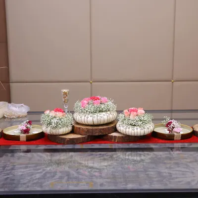 A beautiful tablescape created during a table styling workshop I hosted. It was a pleasure to see the creativity of all the participants as we designed this setting with fresh flowers and rustic wood elements.