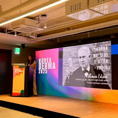 On stage at Korea Derma 2025, an event where I am honored to be a regular speaker. Presenting to an international audience of dermatologists allows me to share my latest findings and techniques in Vitiligo treatment.