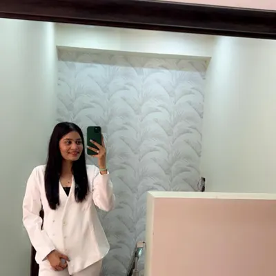 A quick mirror selfie. Confidence is my best accessory, and it's something I wear every day, in and out of court.