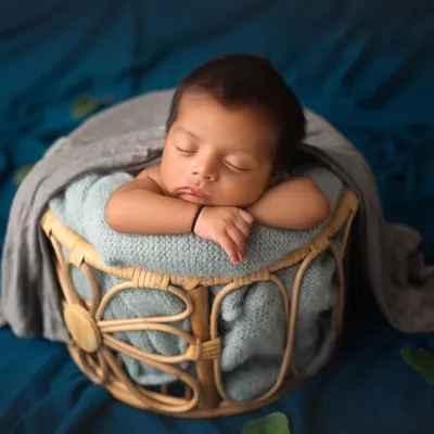 This little one looks so peaceful resting in a rustic woven basket. I use soft blankets and layers to ensure the baby is always comfortable and supported in any prop.