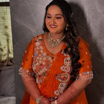 The special glow of a mom-to-be. For her baby shower, we created a soft and radiant makeup look to match her vibrant orange outfit.