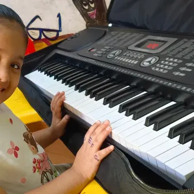 That smile is our biggest reward. We aim to make every music class a happy experience, helping young learners like this student build confidence at the piano.