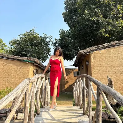 Walking into the weekend in this stunning red dress with a thigh-high slit. I styled it with sparkling silver juttis for a mix of glamour and comfort, perfect for an outdoor event or a special date.