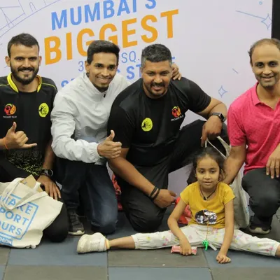 All smiles after a great workshop at Decathlon. Here are our coaches with a young, flexible member of our community, celebrating progress and having fun together. This is what our 'Train • Play • Celebrate' motto is all about.