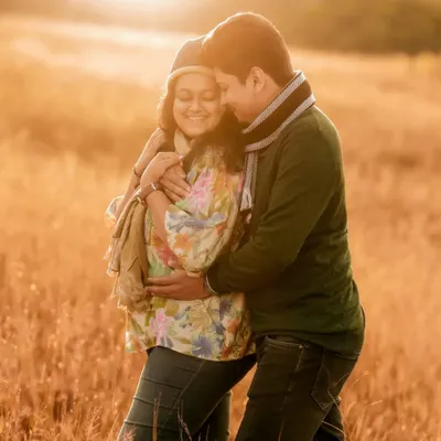 I believe the best light for capturing love is the sun's golden farewell. This intimate moment between an expecting couple, wrapped in the warm glow of sunset in a quiet field, is the kind of timeless, romantic memory I strive to create.