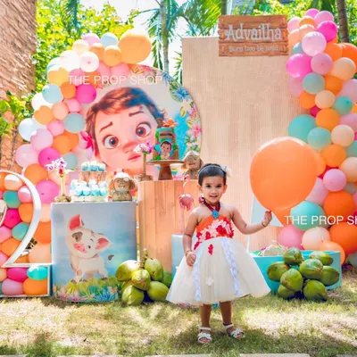A full view of our Moana-themed birthday party setup, perfect for an outdoor celebration. The scene includes a character backdrop, balloon arch, themed cake stands, and plenty of tropical details to transport your guests to the island of Motunui.