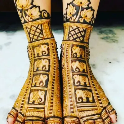A classic leg mehendi design featuring rows of elephants. The design is topped with a beautiful lotus border, making it perfect for a traditional bride.