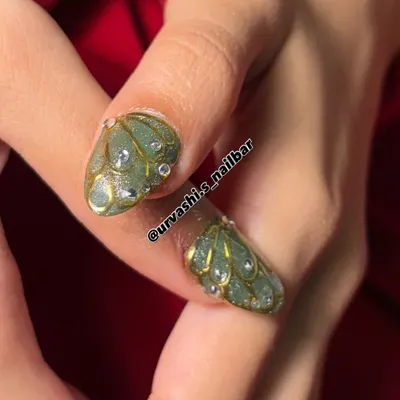 An artistic and elegant set in shades of green and gold. This design features a mix of solid color, abstract patterns, and gold detailing with rhinestone accents for a luxurious finish.