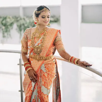 Crushing on this royal bridal look. Dressed in a stunning pastel Kanjeevaram and adorned with intricate temple jewellery, this bride looks absolutely regal and timeless.