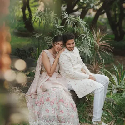 In a whirlwind of wedding chaos, this bride chose softness. A look that felt like a quiet promise, with barely-there blush, soft kohl, and lips that wore the calm she felt in her heart.