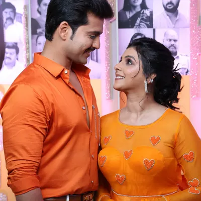 A lovely shot of actors Shivani Naik and Rohit Parshuram from the Zee Marathi Awards nomination party. I created a fresh and elegant look for both of them.