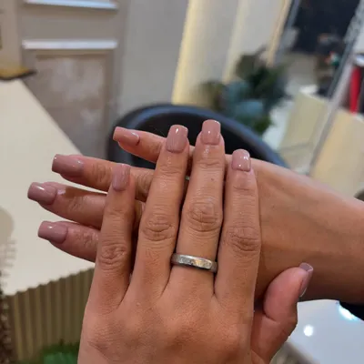 A perfect set of square-shaped extensions with a beautiful, glossy nude polish. This look is clean, sophisticated, and always in style.