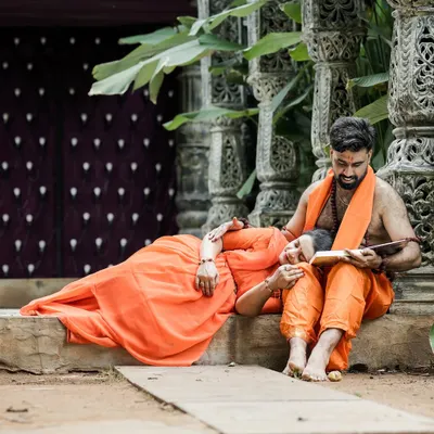 The central portrait from our Ram and Seetha themed maternity shoot. The expecting mother rests peacefully as her partner reads, set against ornate, traditional Indian architecture.