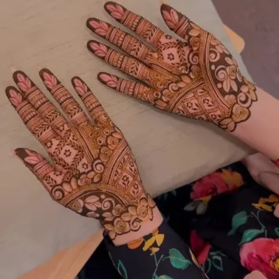 A popular Indo-Western mehndi design for guests. It combines traditional Indian patterns on one hand with a lighter, floral style on the other.