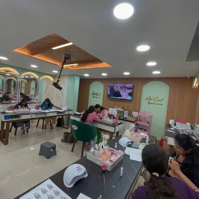 A wide view of our academy during a nail technician course. Each student has their own dedicated station with all the necessary tools, including a UV lamp and practice sheets.