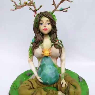 A closer look at the Mother Earth figurine, focusing on the hand-sculpted facial details and the delicate texture of the hair and antlers. I teach how to work with gumpaste to achieve these fine features.