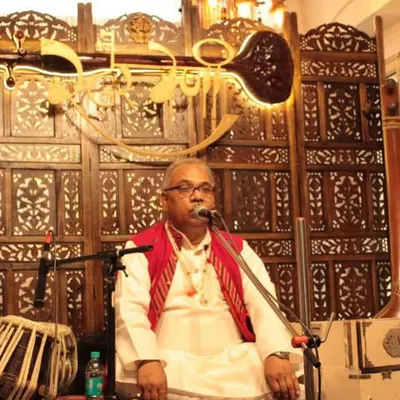Hindustani vocalist and musicologist Pandit Devendra Verma conducting a workshop at Swarveni Music Academy.