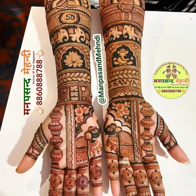 A classic Rajasthani design featuring elephants, a lotus, and Lord Ganesha. This symmetrical pattern is personalized with initials, making it both traditional and unique.