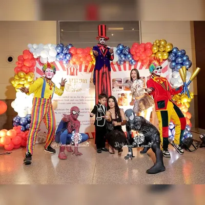 I can arrange a full lineup of entertainers to make your party unforgettable. Here, clowns on stilts, jugglers, and even Spider-Man characters pose with the family at a lively carnival-themed birthday.
