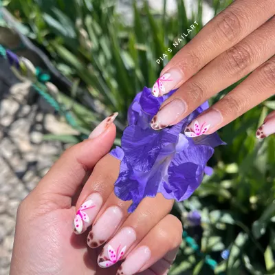 This cute set was inspired by a photo the client brought in. It features a delicate French tip with a mix of pink floral and leopard print hand-painted art.