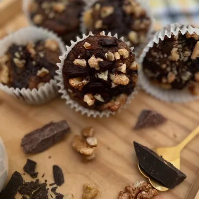 Indulge in the perfect blend of rich dates, crunchy walnuts, and decadent chocolate chunks. Our eggless date and walnut muffins are pure bliss in every bite.