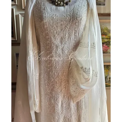 An embodiment of classic elegance, this off-white Chikankari suit features a dense jaal of hand-embroidery on the front panel. The ensemble is completed with a delicately embroidered dupatta.