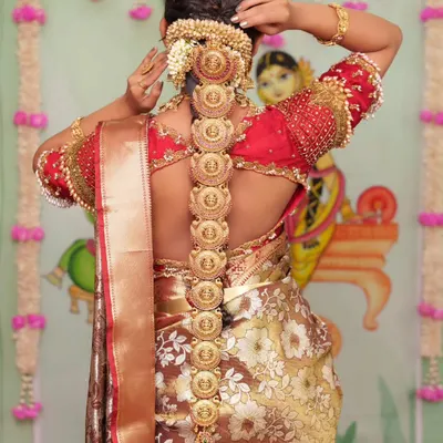 The back is just as important as the front! This traditional jadaibillai (hair ornament) is a must-have for the classic South Indian bridal hairstyle.