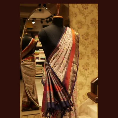 A soft drape Fusion Kanjivaram graced with intricate floral hand embroidery. This piece is a perfect example of how we blend modern aesthetics with traditional weaving techniques.