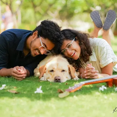 A perfect day in the park with the happiest member of the family. This couple's shoot was all about capturing their fun-loving connection and the pure joy of their furry friend.