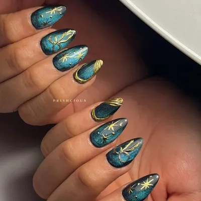 A stunning combination of a deep teal cat eye effect with delicate gold chrome art. This semi-gel extension set has a celestial, starry night vibe that I just love.