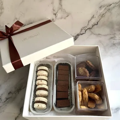 This Diwali gift box offers a beautiful assortment of my handmade treats. It includes delicate marble cookies, rich chocolate fudge, and other bite-sized delights, all neatly arranged and ready for gifting.