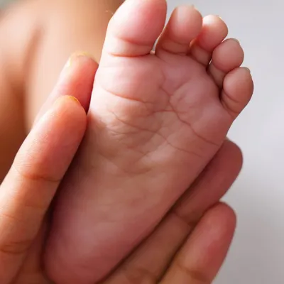 There is nothing more precious than the feel of your baby's foot in your hand. These are the moments that fly by so fast, and the very reason I am so passionate about creating lasting keepsakes.