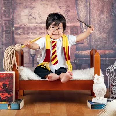 Wingardium Leviosa! This little wizard is already practicing his spells in our detailed Harry Potter setup, complete with a magic wand and a copy of the book.