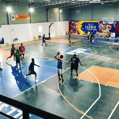 A great overhead view of a competitive game. Our court provides ample space for full-team basketball, perfect for booking with your friends or for team practice.