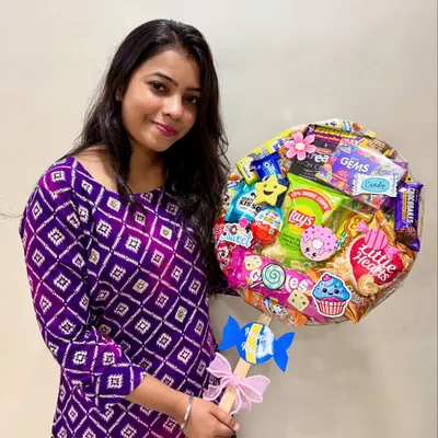 Here I am with one of my handmade lollipop hampers, this one made for Rakhi. It's filled with all sorts of treats and can be customized for any occasion or budget.