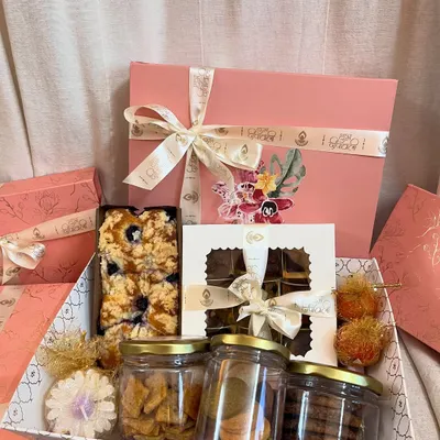 A full view of one of my larger Diwali hampers. This one includes my blueberry crumble teacake, a box of assorted brownies, jars of cheddar crackers and cookies, and two pretty candles. It’s all arranged in a beautiful tray and box.