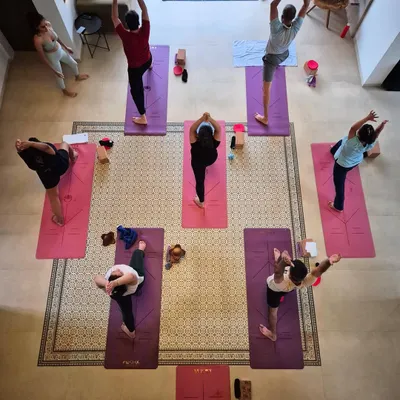 This is the feeling of our Monsoon Reset retreat. I love creating these spaces where we can disconnect from the outside world and reconnect with ourselves, surrounded by nature and a supportive community. It’s a beautiful reminder of what yoga is all about: finding balance and peace together.